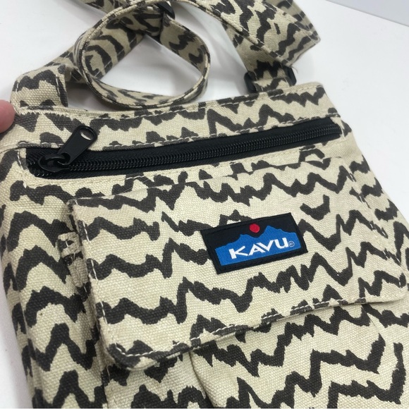 Kavu Canvas Brown & Cream Crossbody - Picture 7 of 13